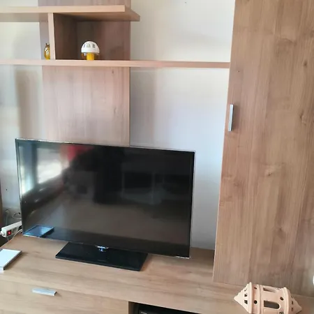 Con Patio Y Salida A La Piscina.