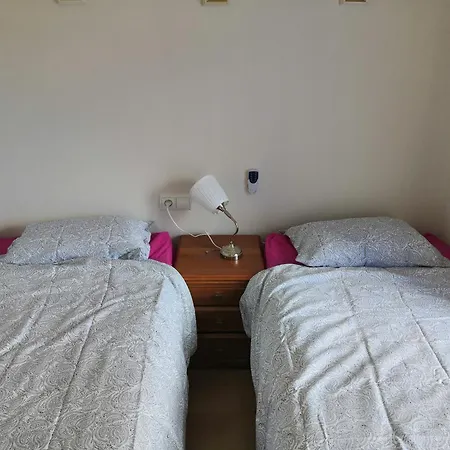 Con Patio Y Salida A La Piscina. *