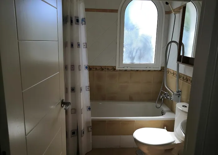 Lejlighed Con Patio Y Salida A La Piscina.