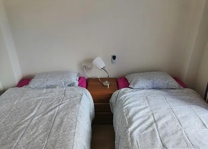 Con Patio Y Salida A La Piscina. *